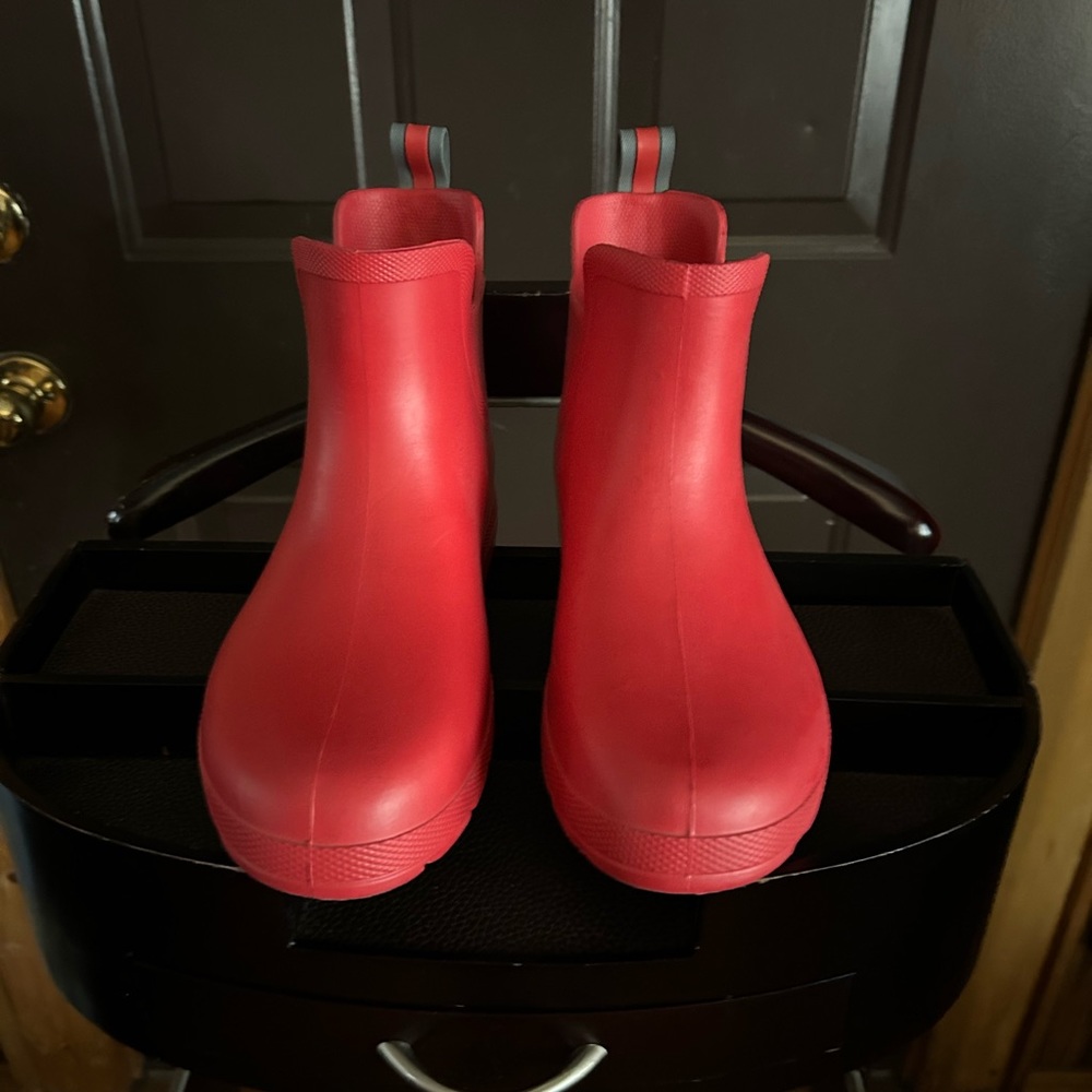 Totes ankle rain boots.